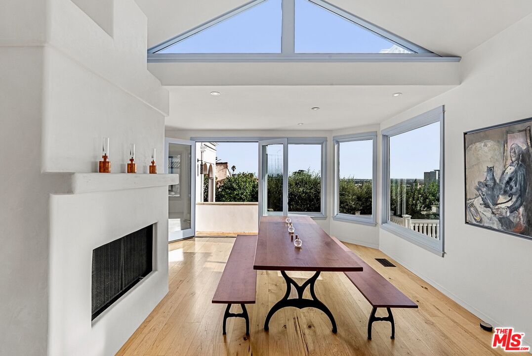 2002 Hillcrest Road Los Angeles, CA 90068 - Photo 17 of 38 Gallery Image 17