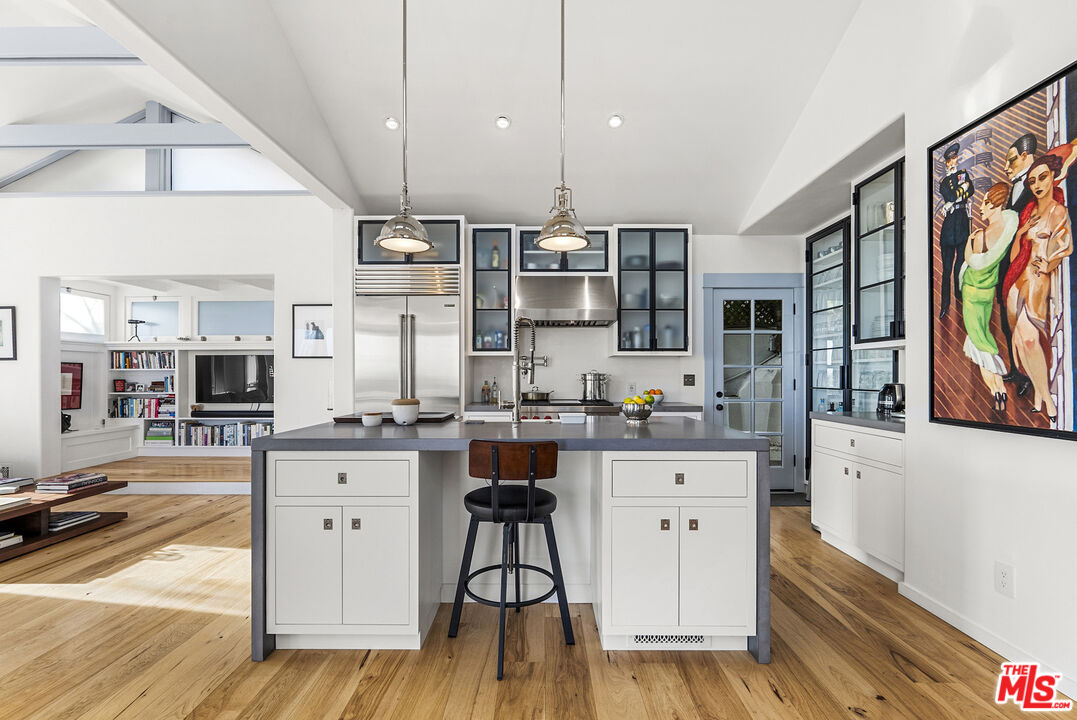 2002 Hillcrest Road Los Angeles, CA 90068 - Photo 18 of 38 Gallery Image 18