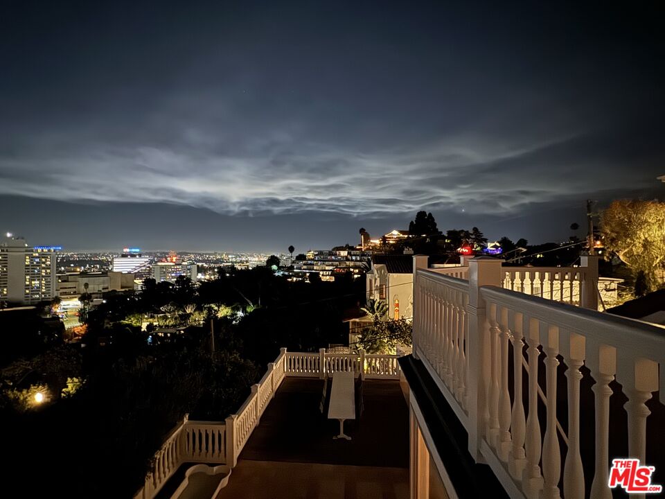 2002 Hillcrest Road Los Angeles, CA 90068 - Photo 2 of 38 Gallery Image 2