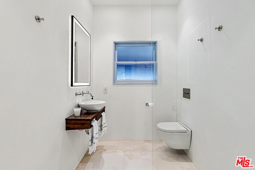 2002 Hillcrest Road Los Angeles, CA 90068 - Photo 23 of 38 Gallery Image 23