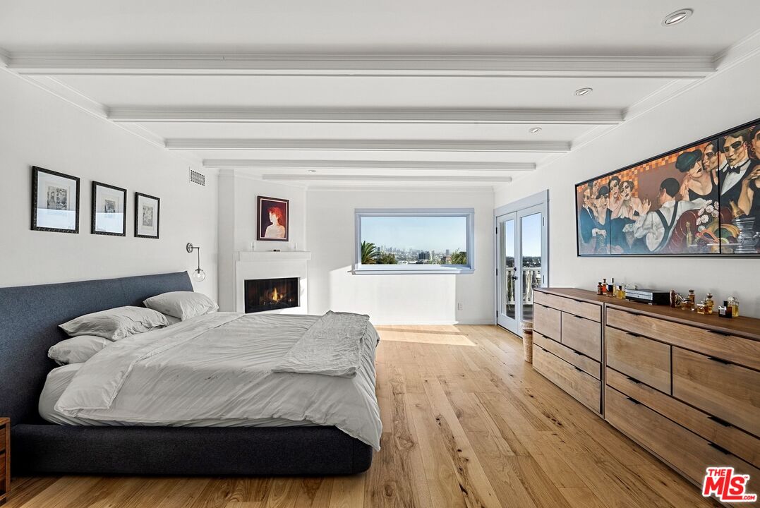2002 Hillcrest Road Los Angeles, CA 90068 - Photo 27 of 38 Gallery Image 27