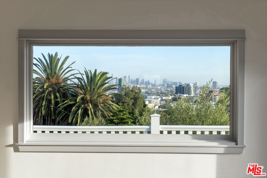 2002 Hillcrest Road Los Angeles, CA 90068 - Photo 28 of 38 Gallery Image 28