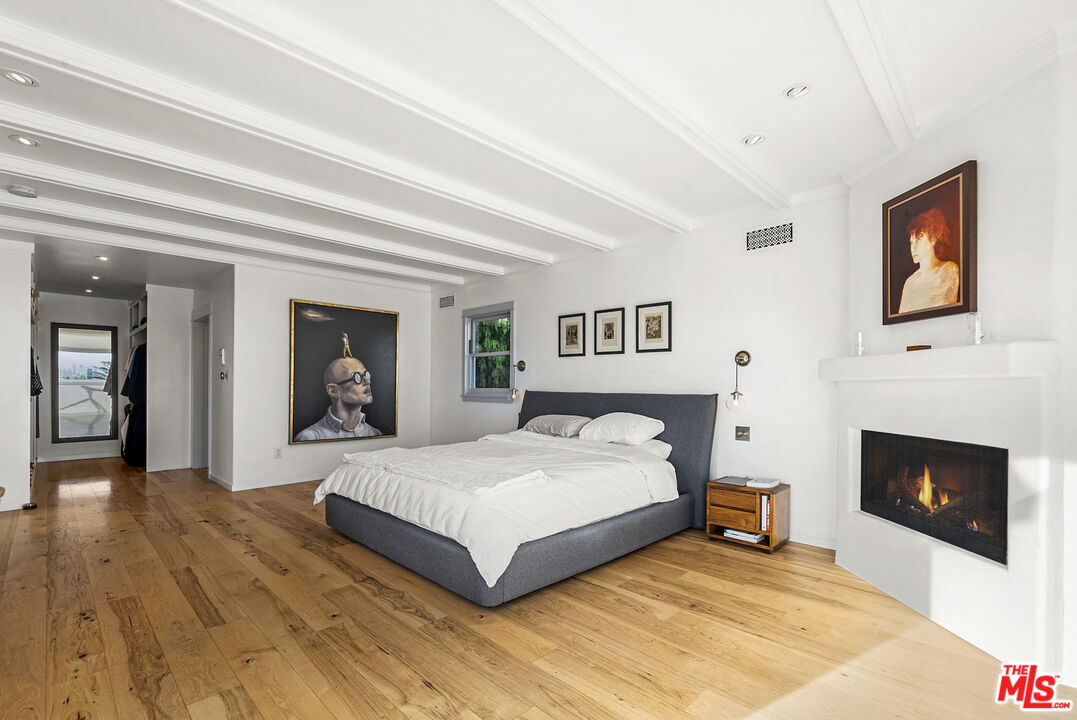 2002 Hillcrest Road Los Angeles, CA 90068 - Photo 29 of 38 Gallery Image 29