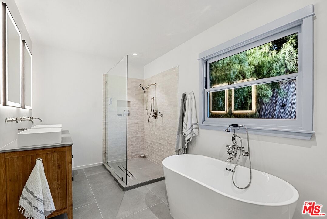 2002 Hillcrest Road Los Angeles, CA 90068 - Photo 31 of 38 Gallery Image 31