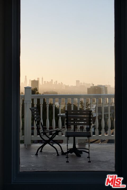 2002 Hillcrest Road Los Angeles, CA 90068 - Photo 34 of 38 Gallery Image 34