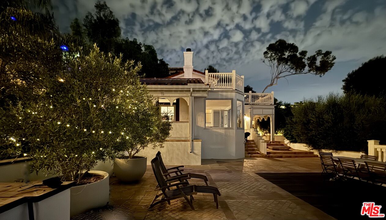2002 Hillcrest Road Los Angeles, CA 90068 - Photo 38 of 38 Gallery Image 38
