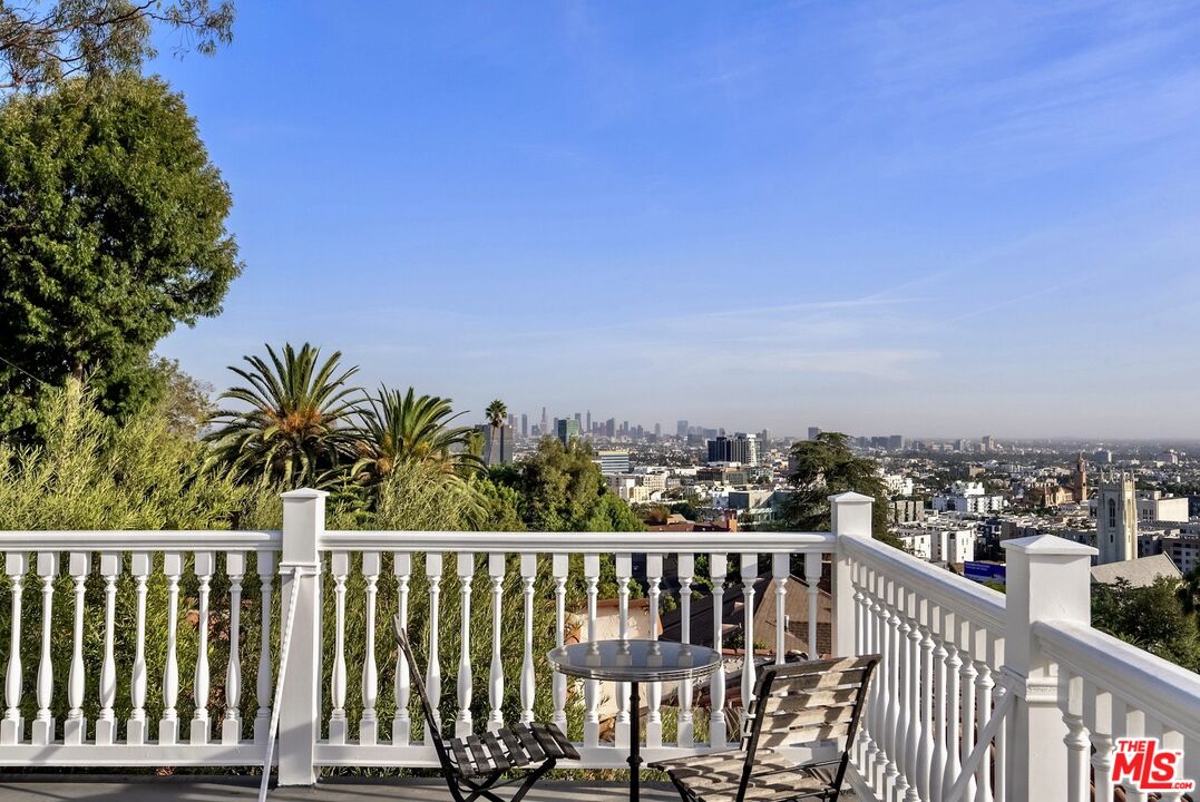 2002 Hillcrest Road Los Angeles, CA 90068 - Photo 5 of 38 Gallery Image 5