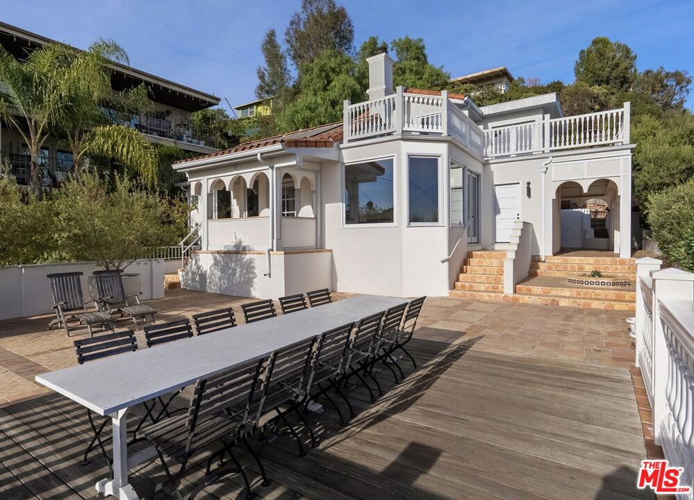 2002 Hillcrest Road Los Angeles, CA 90068 - Photo 8 of 38 Gallery Image 8