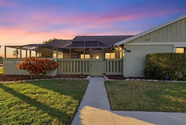 $319,750 | 5694 Northpointe Lane, Boynton Beach, FL 33437