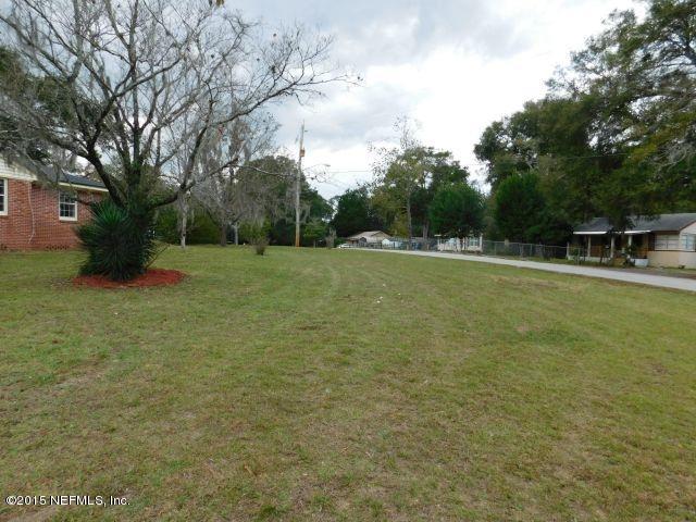 9770 Lily Road Jacksonville, FL 32246 - Photo 13 of 53 a backyard of a house with lots of green space
