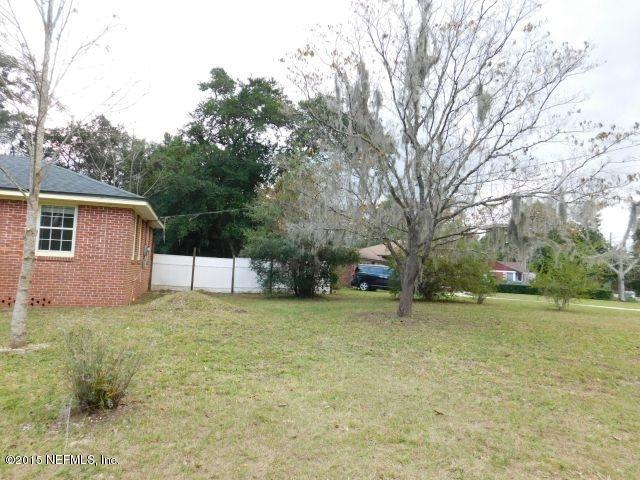 9770 Lily Road Jacksonville, FL 32246 - Photo 3 of 53 a backyard of a house with lots of green space and trampoline