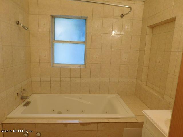 9770 Lily Road Jacksonville, FL 32246 - Photo 40 of 53 a bathroom with a bathtub