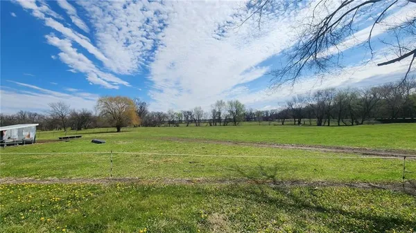 $567,000 | 488 West 640th Avenue, Girard, KS 66743