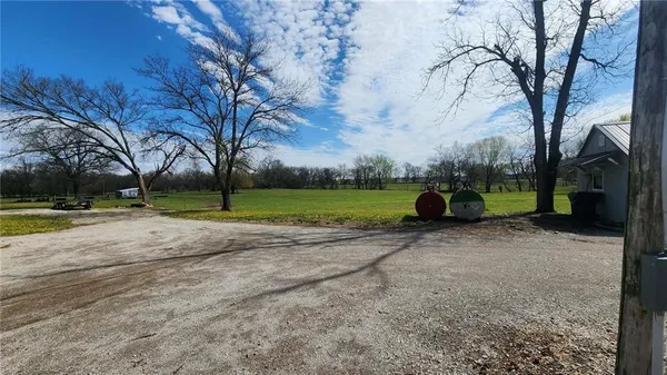 $567,000 | 488 West 640th Avenue, Girard, KS 66743