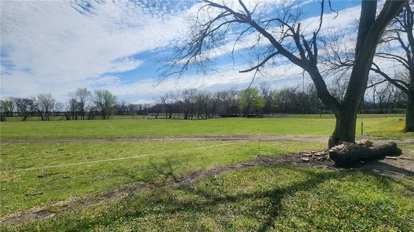 $567,000 | 488 West 640th Avenue, Girard, KS 66743