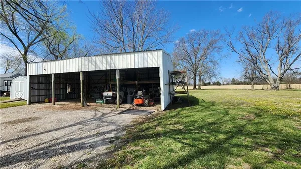 $567,000 | 488 West 640th Avenue, Girard, KS 66743