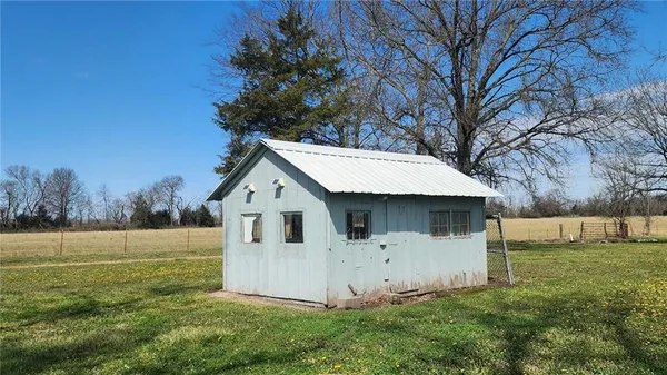 $567,000 | 488 West 640th Avenue, Girard, KS 66743