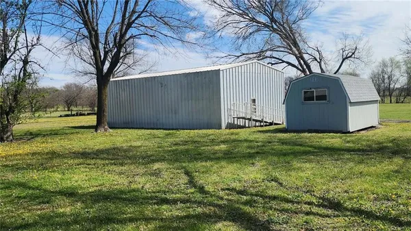 $567,000 | 488 West 640th Avenue, Girard, KS 66743