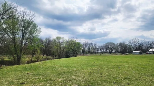 $567,000 | 488 West 640th Avenue, Girard, KS 66743