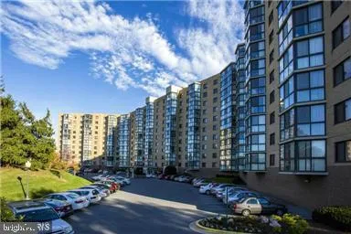 $2,550 | 3310 North Leisure World Boulevard, Unit 6408, Silver Spring, MD 20906