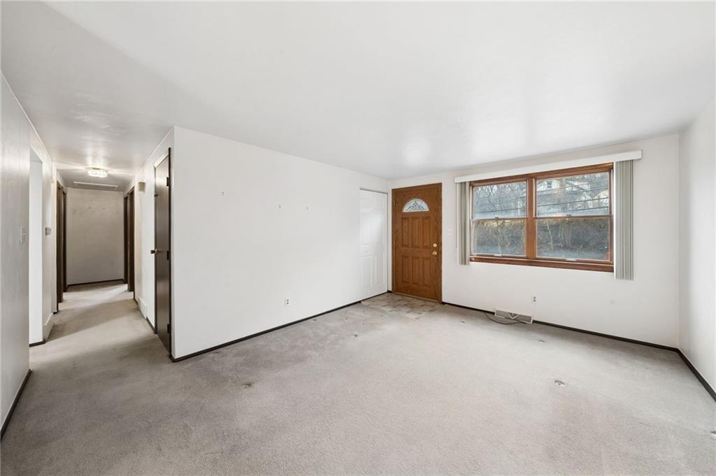 3025 Universal Road Pittsburgh, PA 15235 - Photo 4 of 33