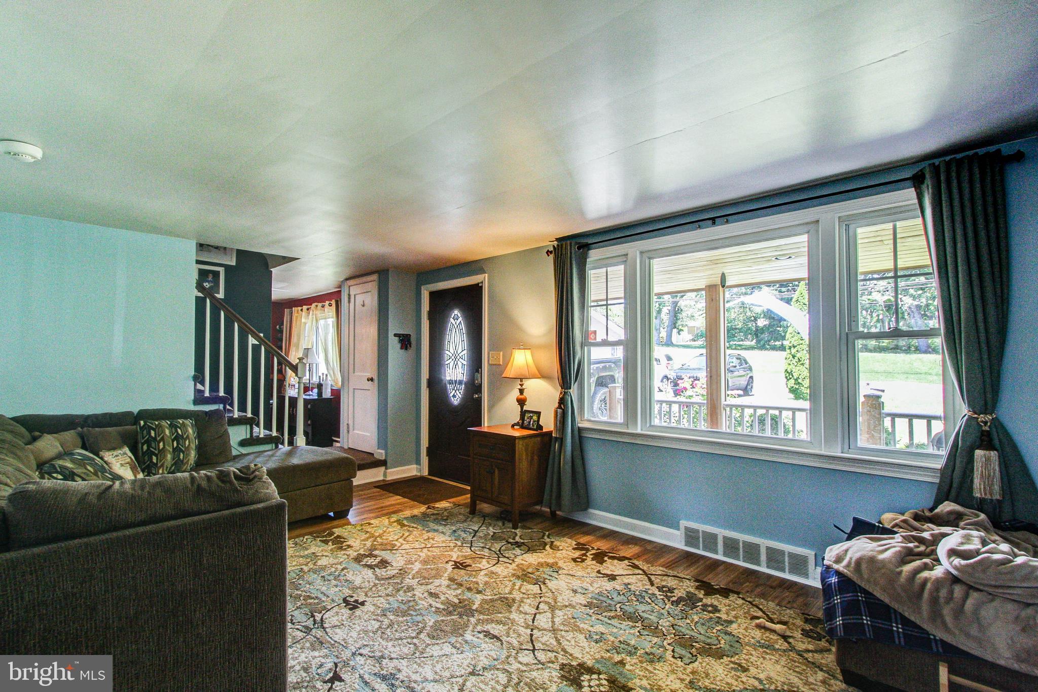 220 Byberry Road Hatboro, PA 19040 - Photo 8 of 28 Living Room