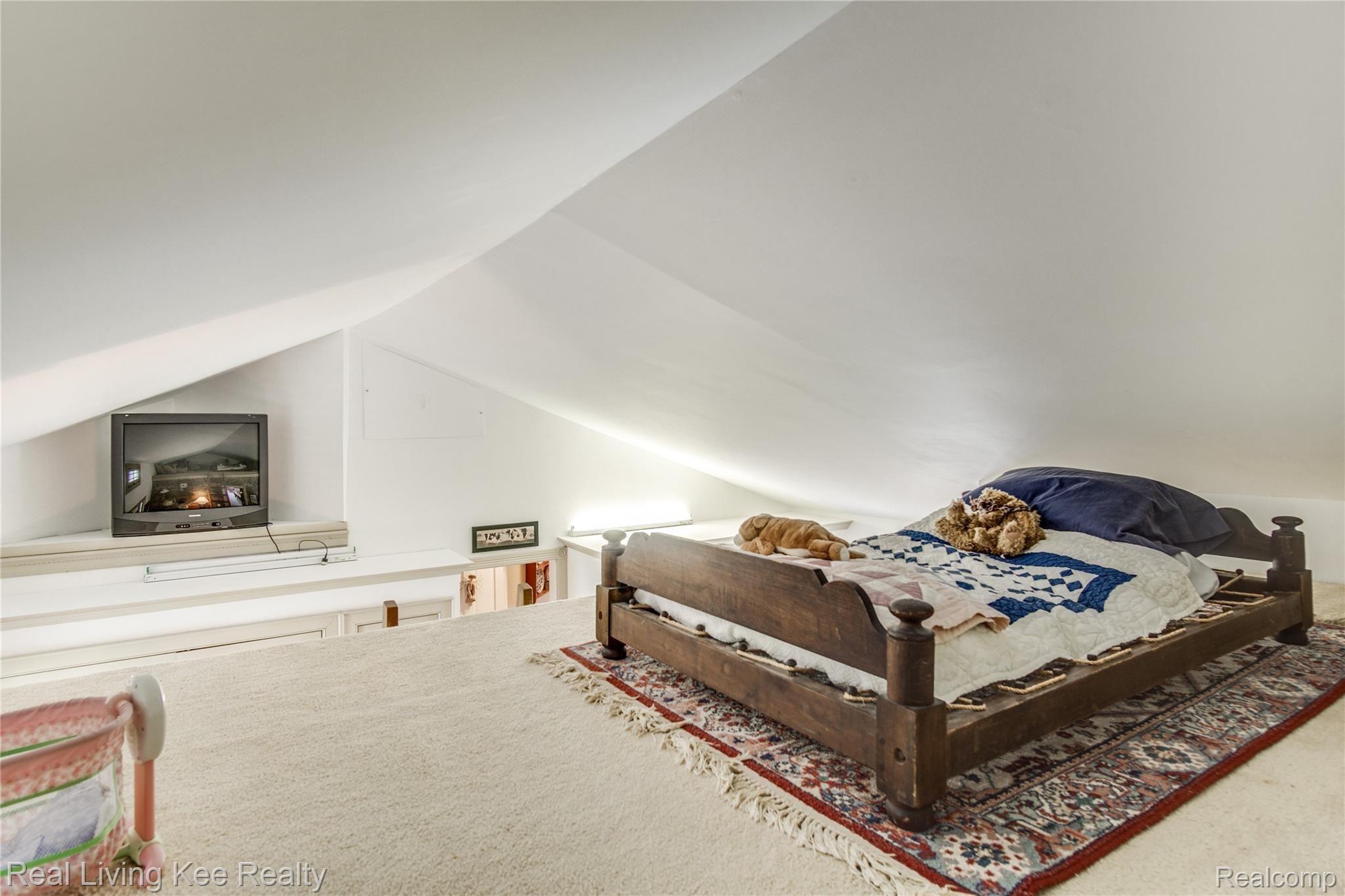 960 East Tienken Road Rochester, MI 48306 - Photo 26 of 56 Interiors 14.jpg
