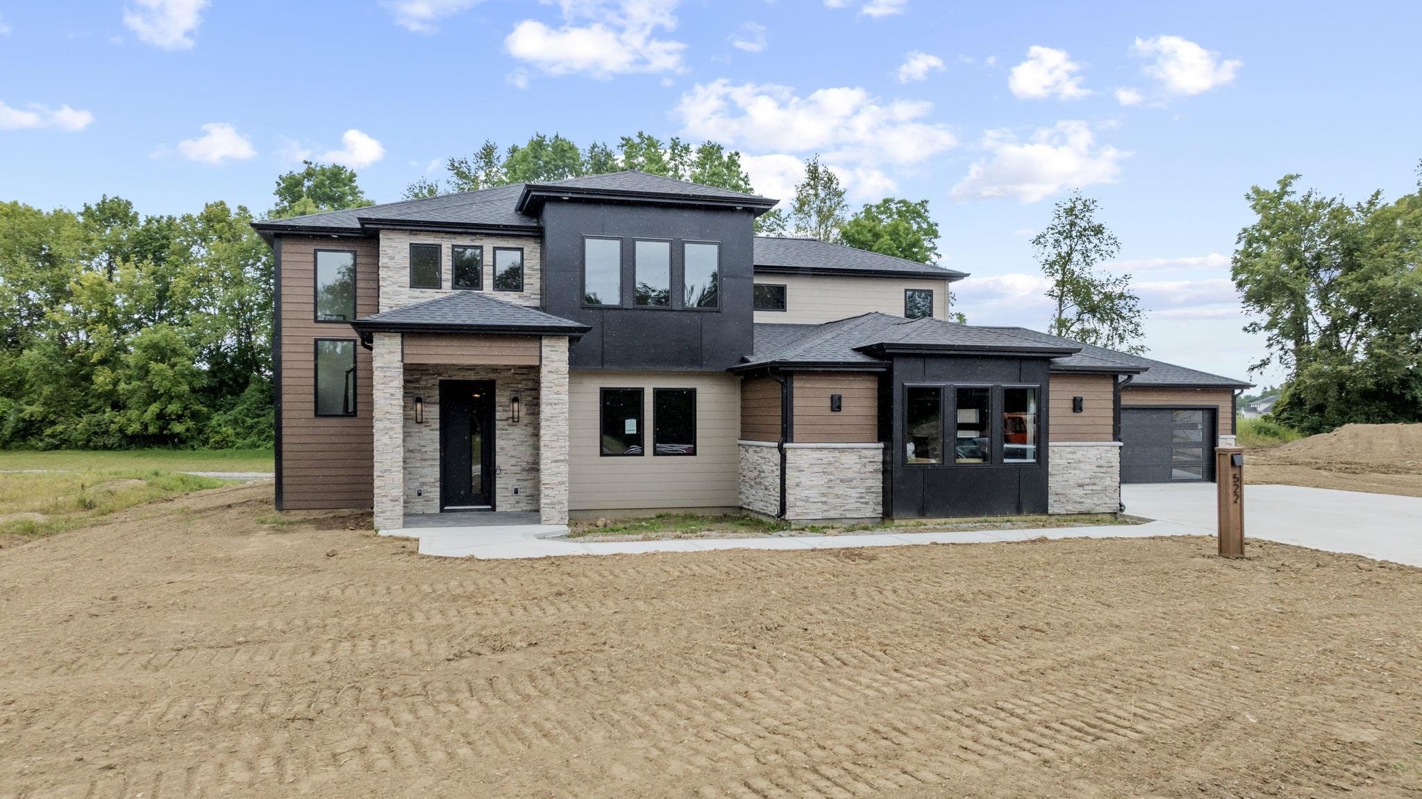 522 Contour Cove Huntertown, IN 46748 - Photo 2 of 36 Gallery Image 2