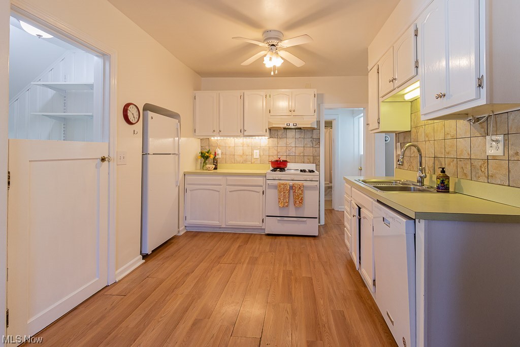 1439 Gordon Road Lyndhurst, OH 44124 - Photo 4 of 14 Kitchen with appliances