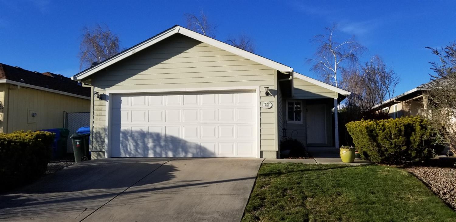463 Montclair Way Eagle Point, OR 97524 - Photo 1 of 15 Primary Photo