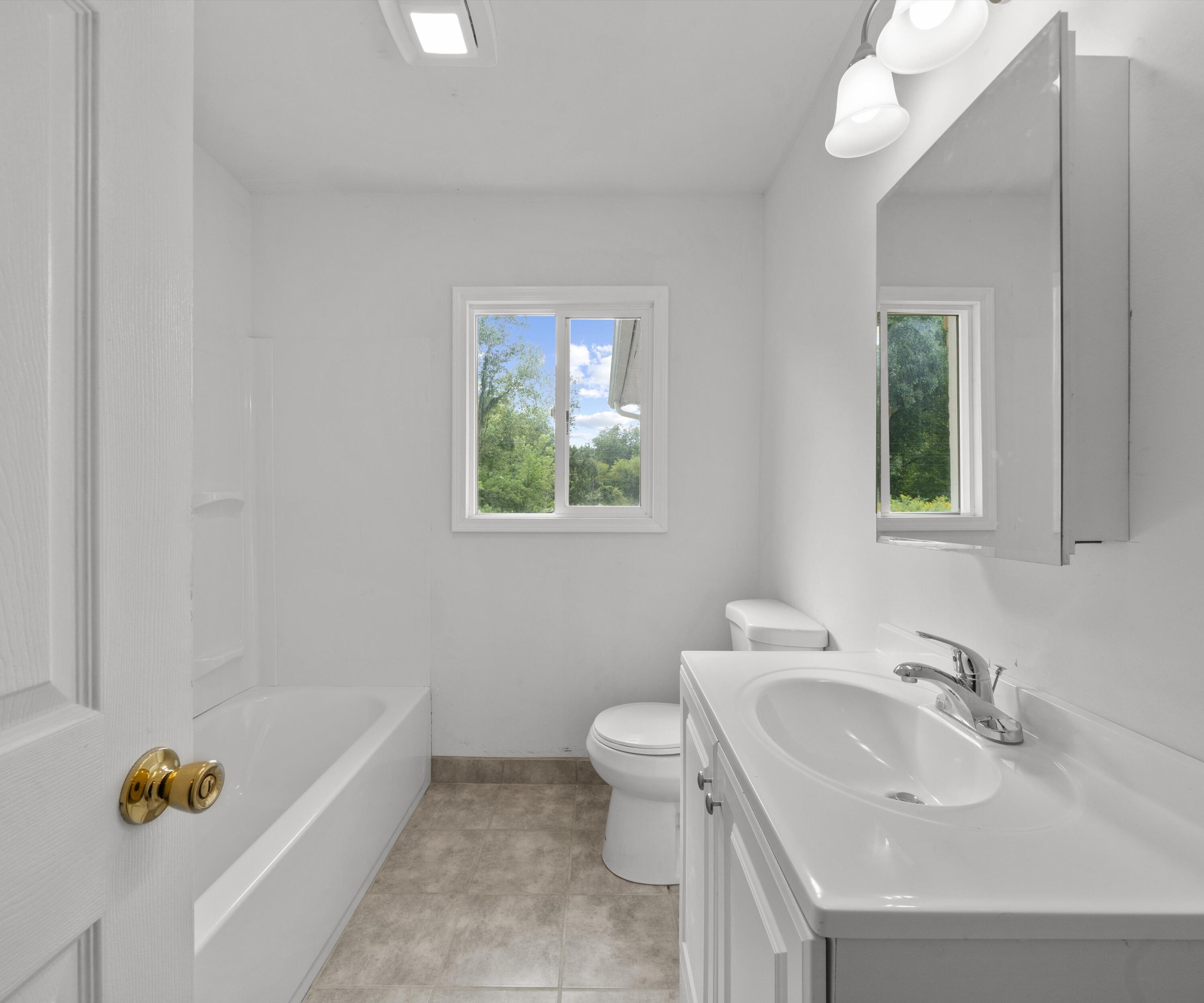26700 Martinsville Road Belleville, MI 48111 - Photo 24 of 41 main bath for guest