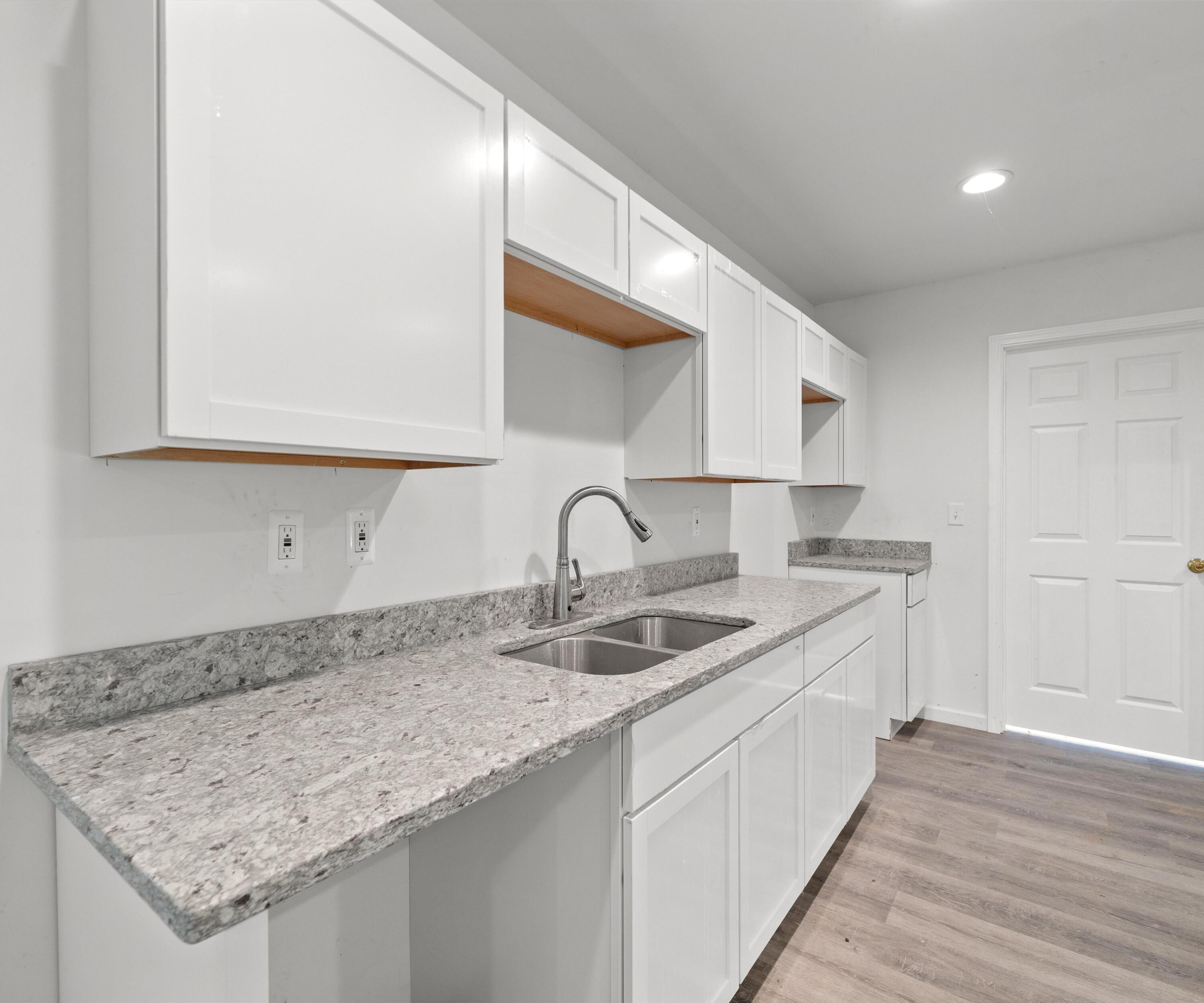 26700 Martinsville Road Belleville, MI 48111 - Photo 29 of 41 kitchen granite counters