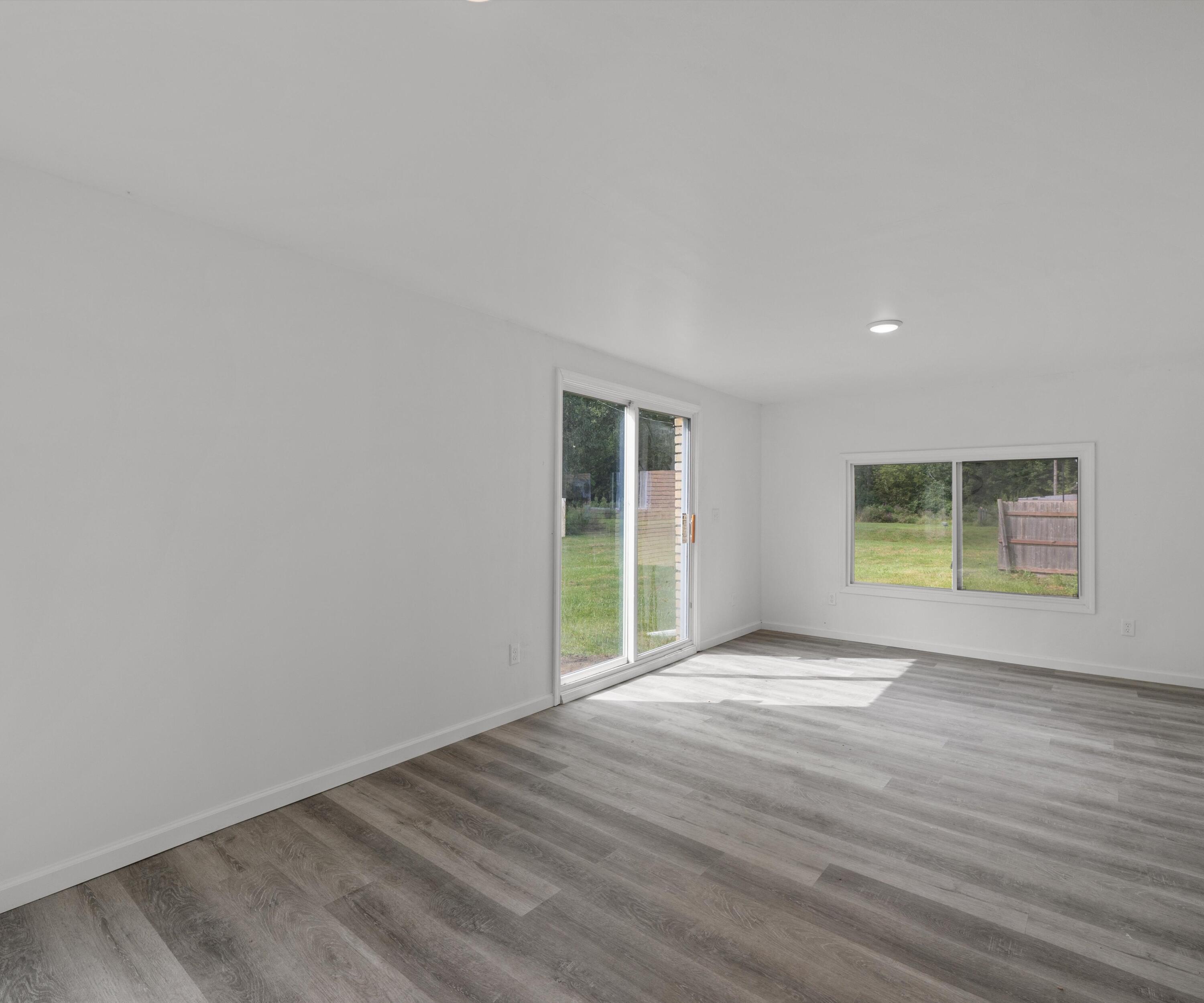 26700 Martinsville Road Belleville, MI 48111 - Photo 32 of 41 4 season rm 2