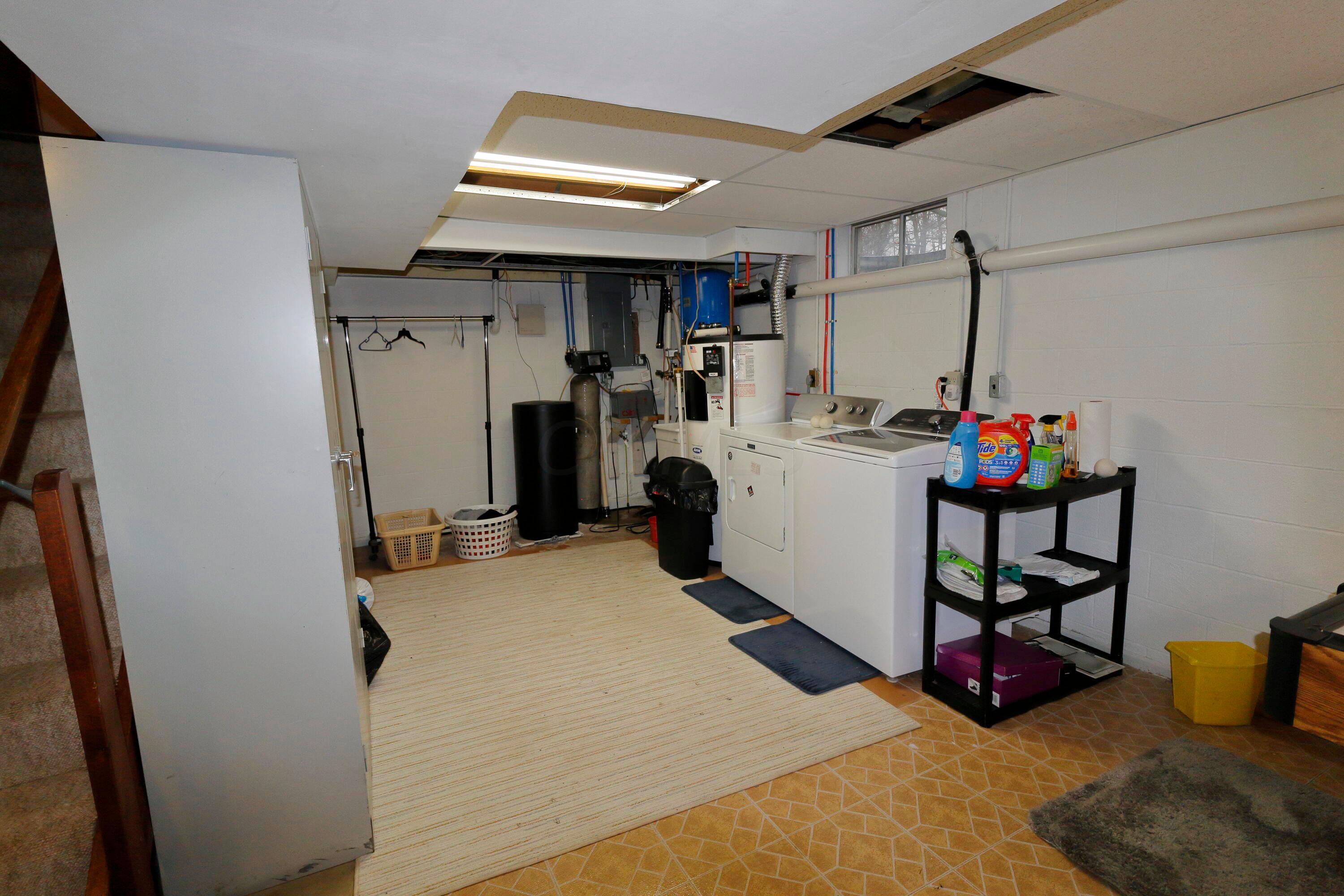 6273 Crestline Road Galion, OH 44833 - Photo 24 of 31 Laundry Area Basement