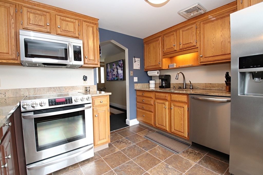 5 Trudy Terrace Canton, MA 02021 - Photo 6 of 42