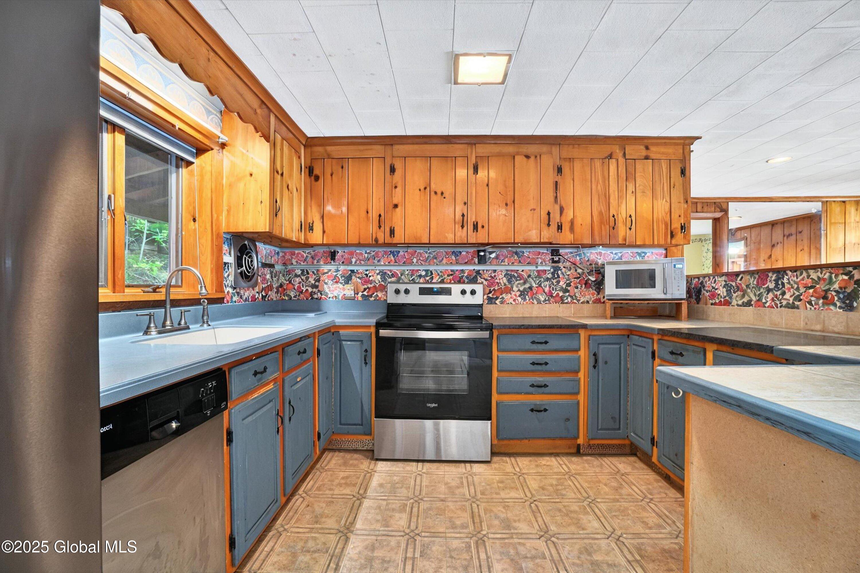 2513 North Shore Road Hadley, NY 12835 - Photo 16 of 61 16