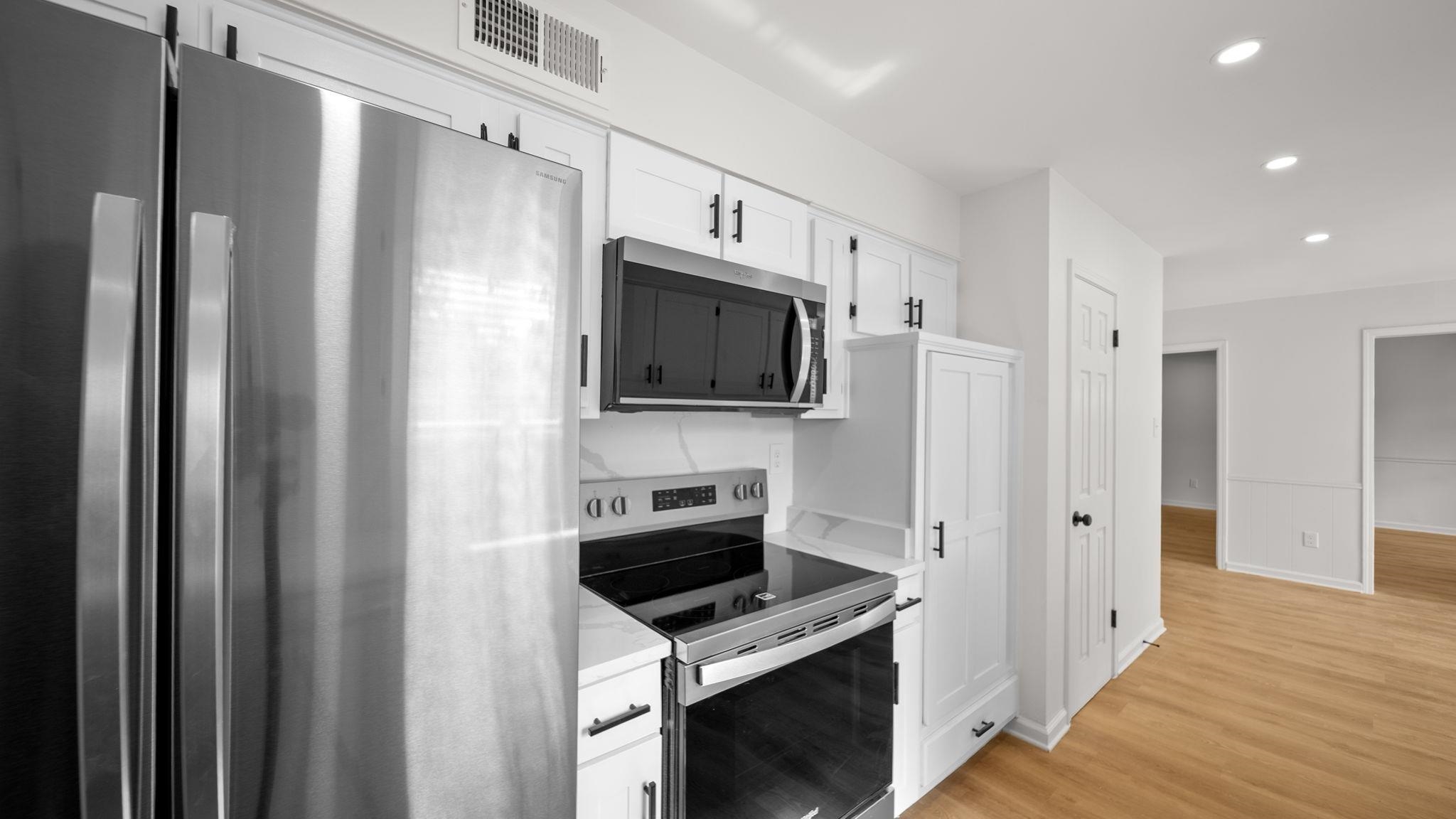 4351 Spring Oak Cove Memphis, TN 38125 - Photo 18 of 40 a kitchen with stainless steel appliances a stove microwave and a refrigerator