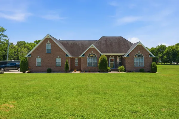 $475,000 | 465 Old 25 Loop, Castalian Springs, TN 37031