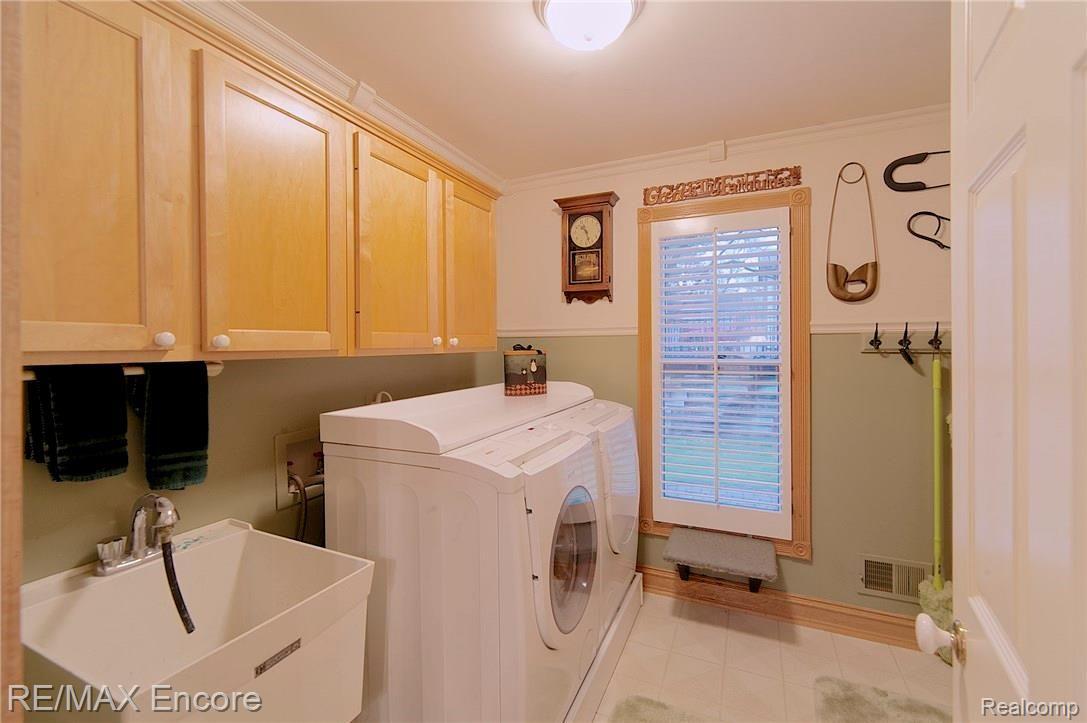 220 Oak Street Rochester, MI 48307 - Photo 17 of 54 Laundry/much room with closet and access to garage.