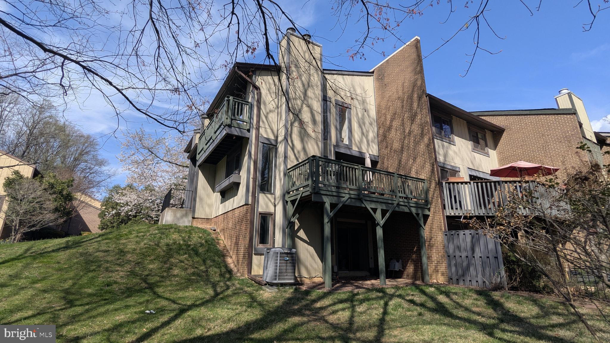 2200 Glencourse Lane Reston, VA 20191 - Photo 5 of 66