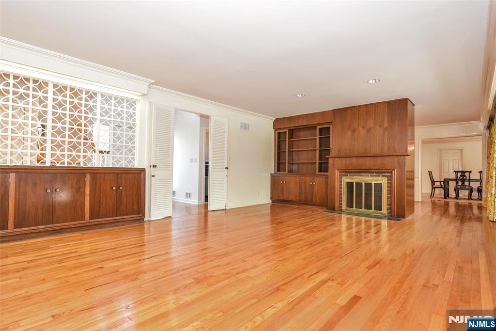 3 Split Rock Road Upper Saddle River, NJ 07458 - Photo 7 of 41 Gallery Image 7