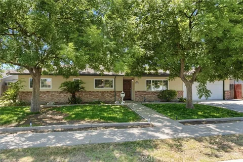 $315,000 | 417 East Magnolia Avenue, Hanford, CA 93230