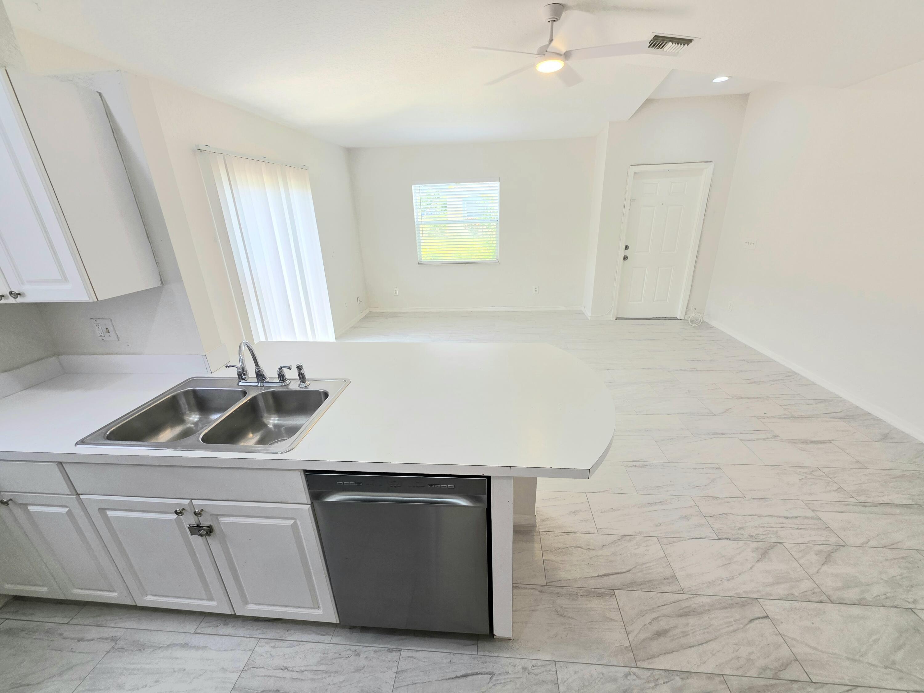569 East Ridge Circle North Boynton Beach, FL 33435 - Photo 17 of 25 3
