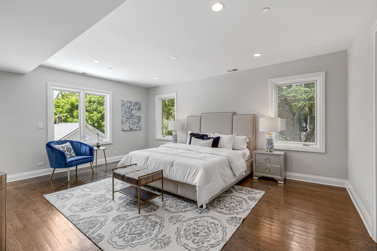 234 Sheridan Road Kenilworth, IL 60043 - Photo 23 of 41 a bed room with a bed and a chair