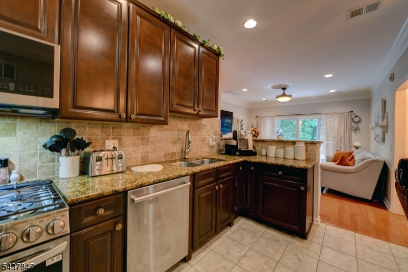 1113 Warren's Way Wanaque, NJ 07465 - Photo 12 of 26