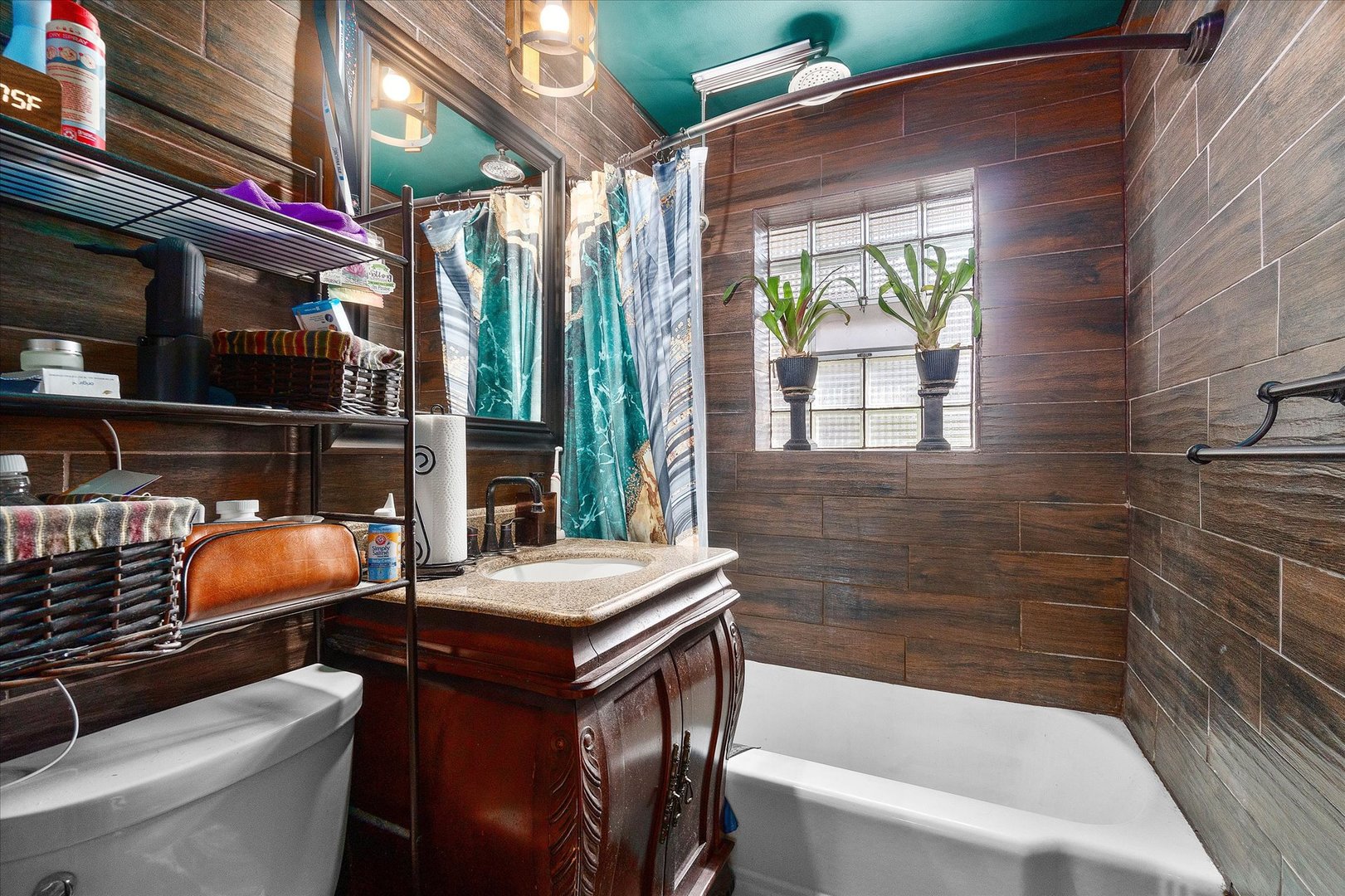 719 North President Street Wheaton, IL 60187 - Photo 11 of 16 a bathroom with a sink a toilet a tub and shower