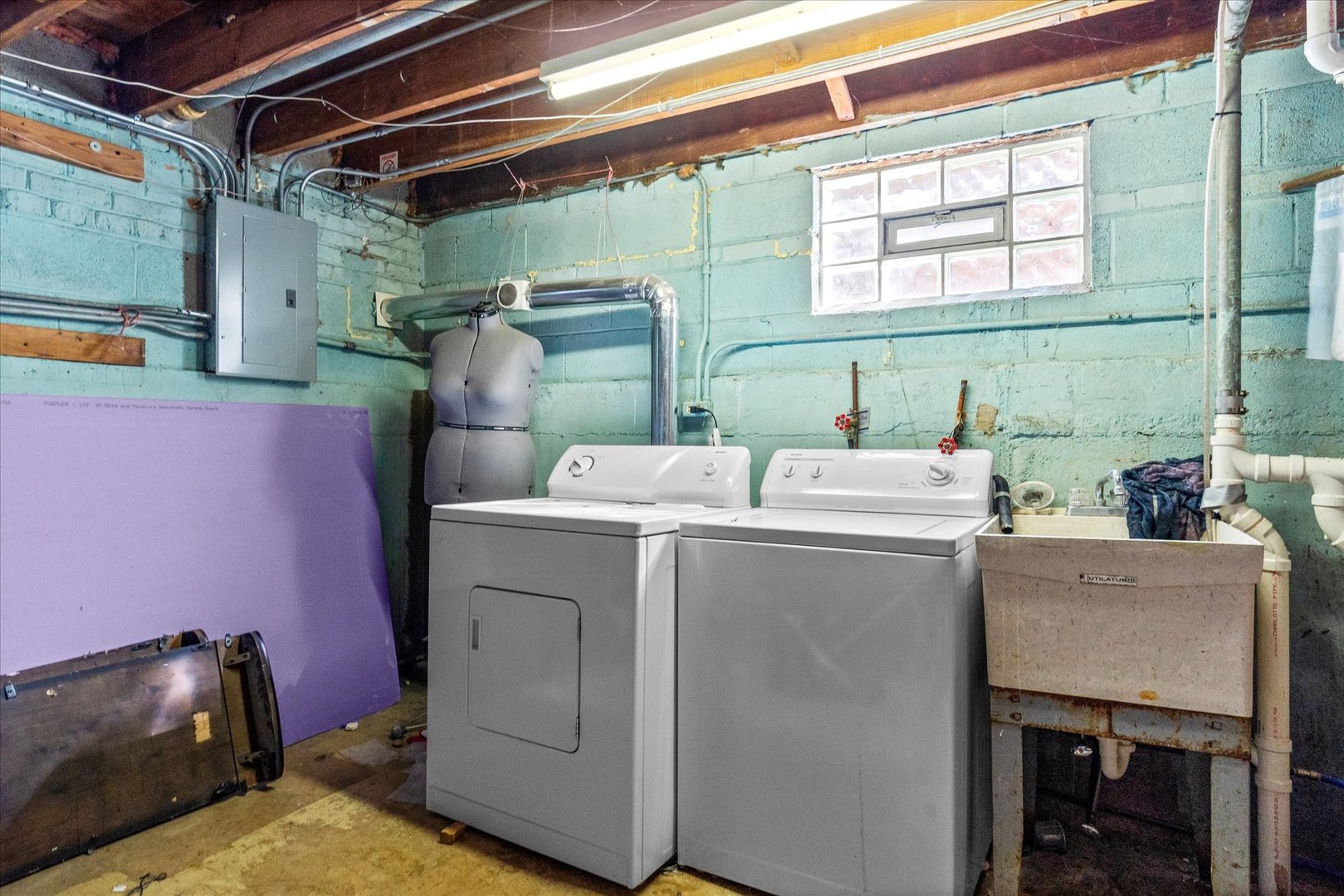 719 North President Street Wheaton, IL 60187 - Photo 13 of 16 a utility room with dryer and washer