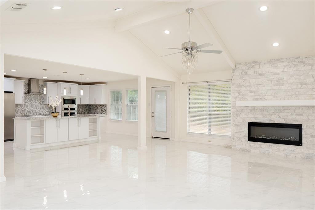 215 Countryside Drive Arlington, TX 76014 - Photo 12 of 23