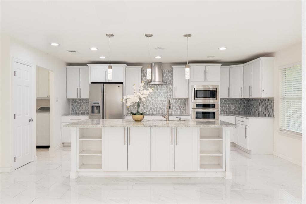 215 Countryside Drive Arlington, TX 76014 - Photo 2 of 23