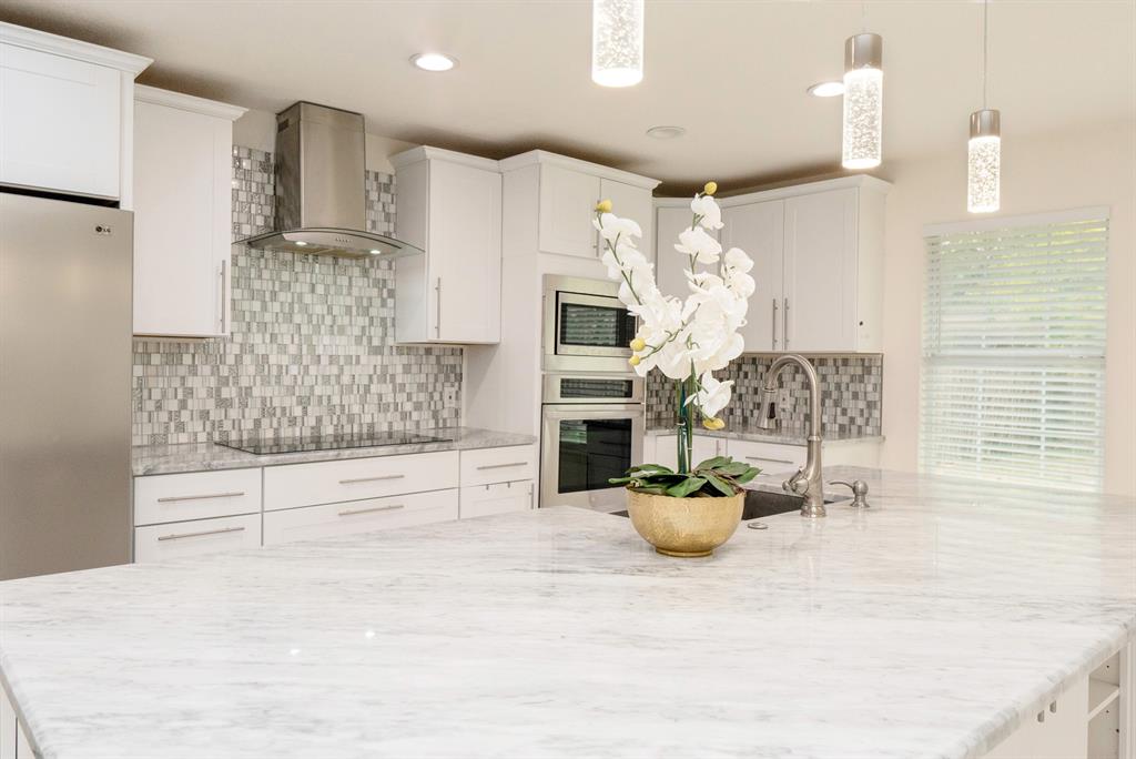 215 Countryside Drive Arlington, TX 76014 - Photo 3 of 23